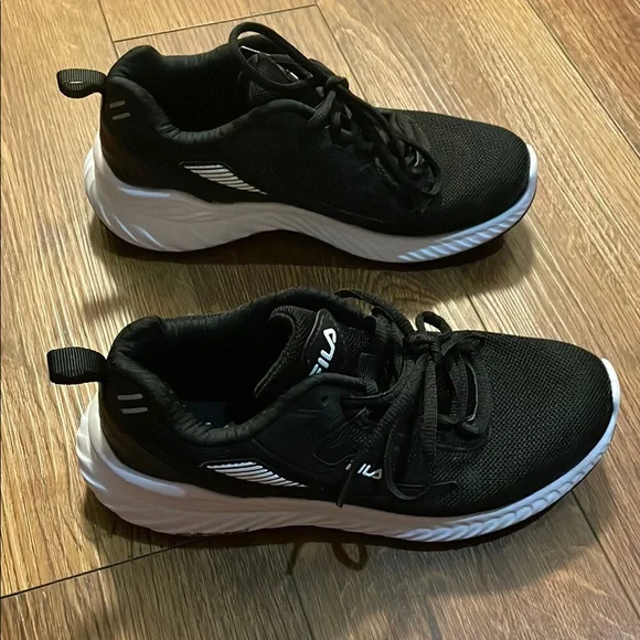 Fila Energized Women’s Black Sneakers - Picture 5 of 8